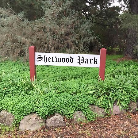Somerville Sherwood Park Bed And Breakfast المظهر الخارجي الصورة